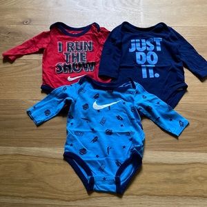 Nike 3 pack long sleeve bodysuits